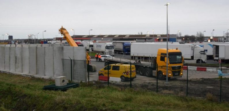 Après le mur de Donald Trump, le mur anti-migrants de Total