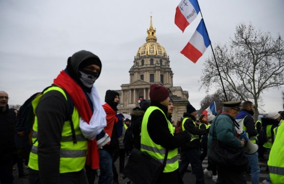 Les « Gilets jaunes » de nouveau dans la rue malgré le lancement du débat national