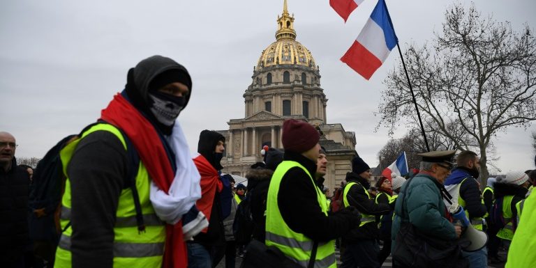 Les « Gilets jaunes » de nouveau dans la rue malgré le lancement du débat national