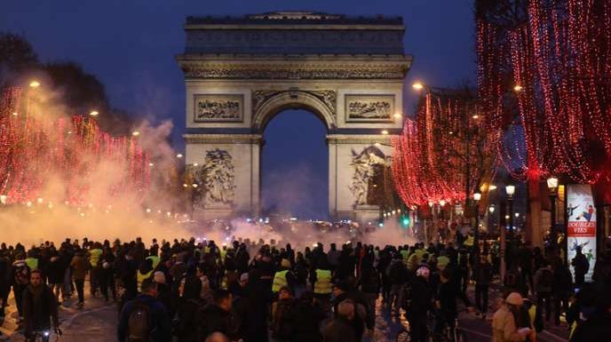 « Gilets jaunes » à Paris : « Le grand débat, c’est de l’enfumage »