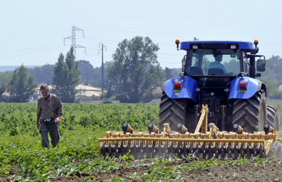 Pour en finir avec les pesticides, il faut aussi des agriculteurs dans les champs