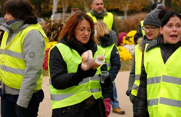Gilets Jaunes Become Yellow Vest Protests In Canada, Still In Favour Of Fossil Fuels