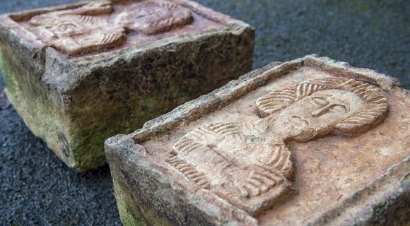 Deux pierres gravées espagnoles millénaires restituées à Madrid