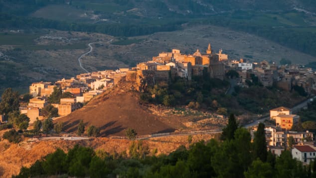 Italian town of Sambuca in Sicily sells homes for a dollar