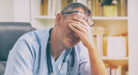 Un médecin sur 2 souffre d&rsquo;un symptôme lié au burn-out