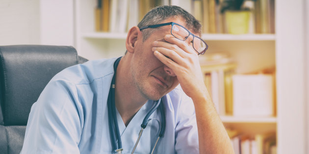 Un médecin sur 2 souffre d’un symptôme lié au burn-out