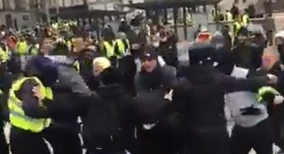 Après l&rsquo;agression de ses journalistes, LCI a porté plainte