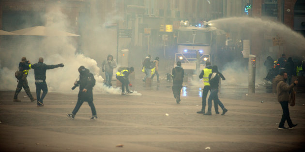 Menacée de viol par des gilets jaunes, une journaliste raconte