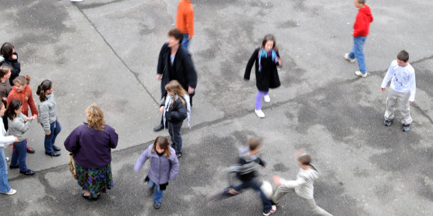« Gilets jaunes contre CRS », le jeu à la mode dans les cours de récréation