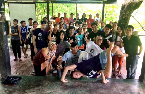 VIDÉO. Ces deux frères se rendent dans les pays défavorisés pour apprendre le hip-hop aux enfants