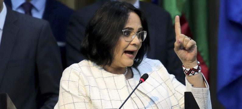 Damares ataca feministas: não gostam de homens porque são feias