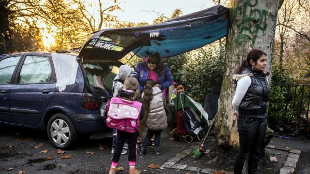 « Jamais sans toit ». Ils occupent les écoles pour les enfants SDF