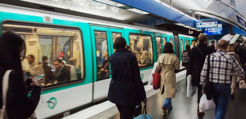 Un « harceleur à la couronne » inquiète les jeunes femmes dans le métro parisien