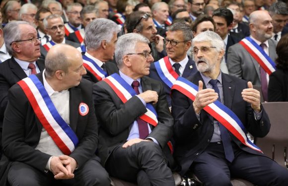 Grand débat national, Emmanuel Macron est vivement interpellé par des maires à Souillac