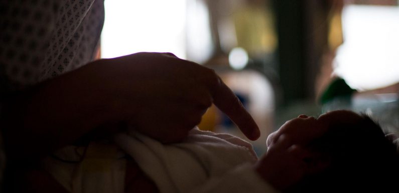 Toujours plus de jeunes mères SDF au sortir de la maternité