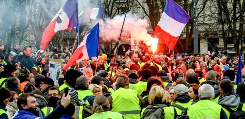 Italian populists pledge support for gilets jaunes protesters