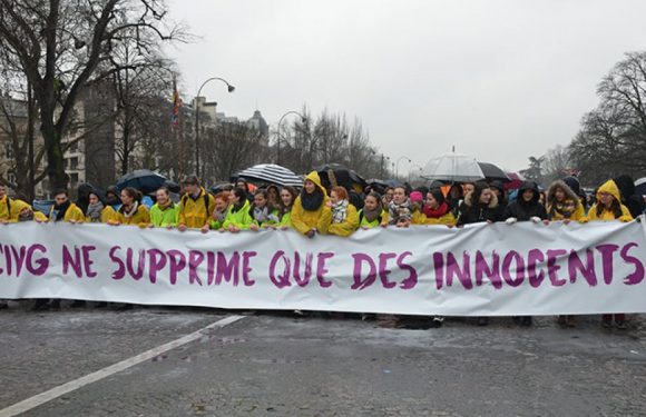 Marche pour la vie : fuyez les micros. Une manifestation n’est pas un lieu pour argumenter. Elle est un argument en soi