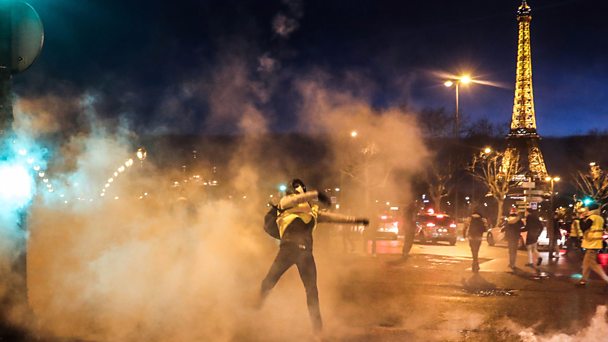 Gilets jaunes: France to ban masks at protests amid unrest