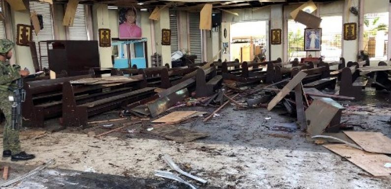 Philippines : au moins 17 morts dans un double attentat contre une église