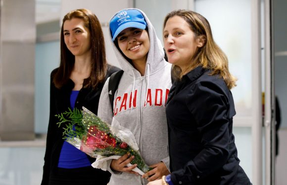 The Saudi teenager who fled her « abusive » family to seek asylum abroad has arrived in Canada.