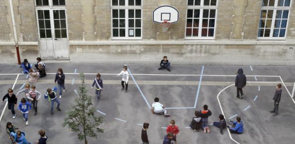 «Gilets jaunes vs CRS»: ce jeu fait fureur à la récré