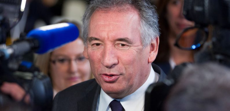 Bayrou invite Macron à reprendre le contrôle du débat