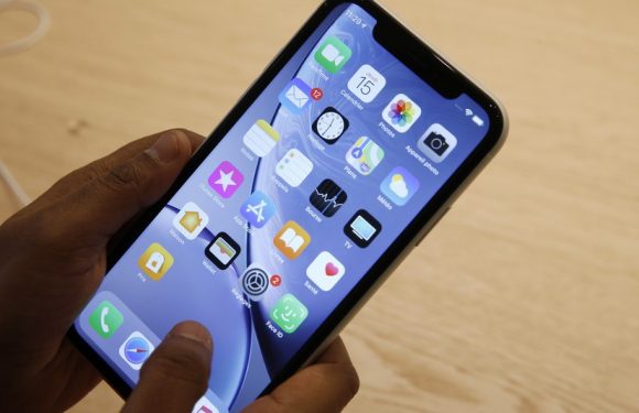 Disastrous FaceTime bug lets you spy on person you&rsquo;re calling