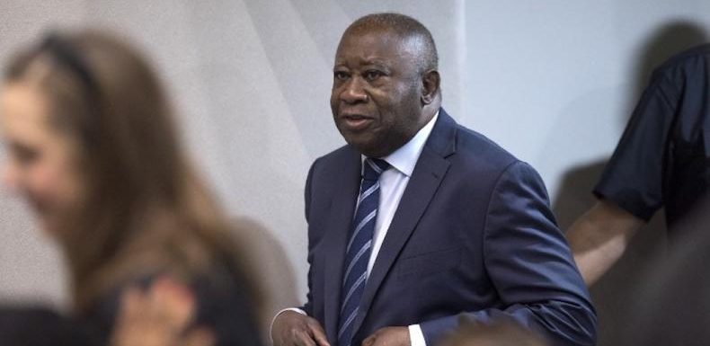 Gbagbo libre… mais empêché de rentrer en Côte d’Ivoire : le compromis bancal de la Cour pénale internationale