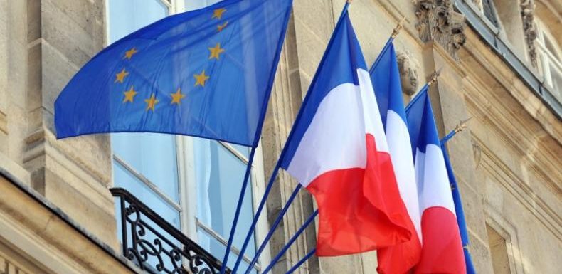 Drapeaux français, européen et Marseillaise en classe : l’Assemblée vote un amendement cocardier