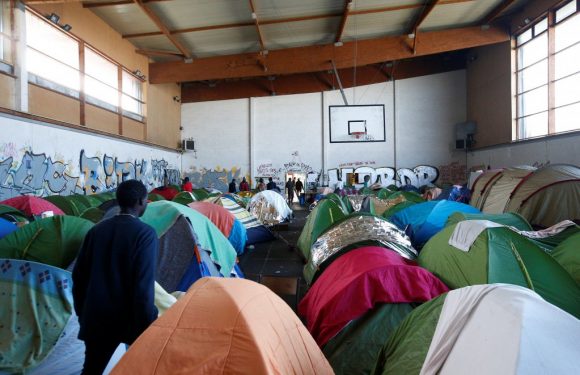 À Nantes, environ 200 migrants vivent dans un gymnase, sans douche ni chauffage
