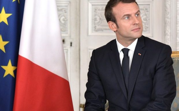 Macron appelle les médias à se ressaisir et décortique l’influence des Russes sur la frange radicale des Gilets jaunes