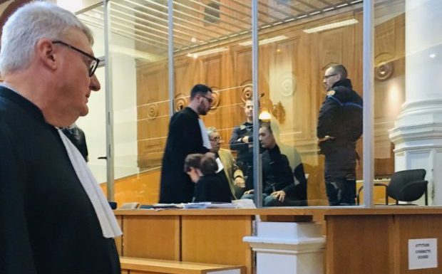 Nîmes (30): Deux hommes jugés, soupçonnés d’avoir violé et volé une femme sous la menace d’un couteau