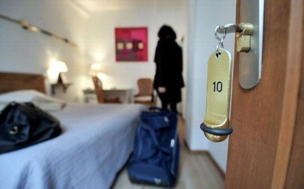 Olivet (45) : un migrant guinéen de 17 ans, hébergé dans un hôtel, tente de violer une jeune femme de 20 ans, il dit avoir des « pulsions »