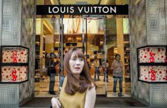 Paris : des réseaux chinois blanchissent des centaines millions d’euros grâce au luxe à la française