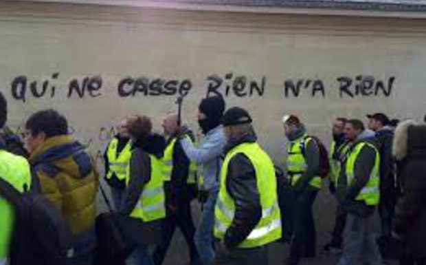 Gilets Jaunes : 60 députés LREM visés par des tags, insultes et menaces