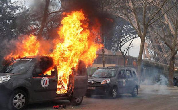 Véhicule Sentinelle et Porsche incendiés : le périple ultra-violent du jeune casseur