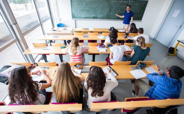 Les mentions « père et mère » remplacées par « parent 1 » et « parent 2 » dans les formulaires scolaires