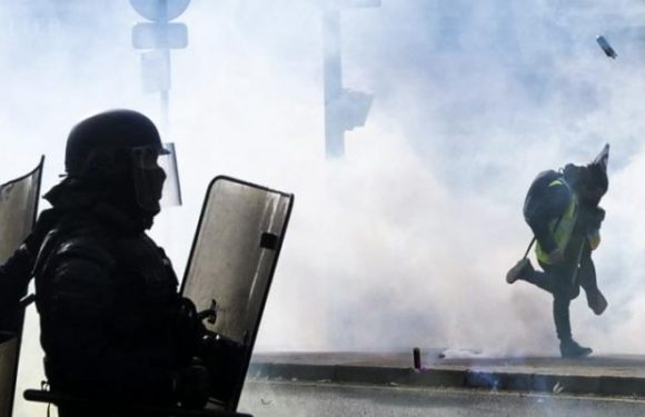 Les gaz lacrymogènes lancés contre les « gilets jaunes » contiennent-ils un composant du Zyklon B ?