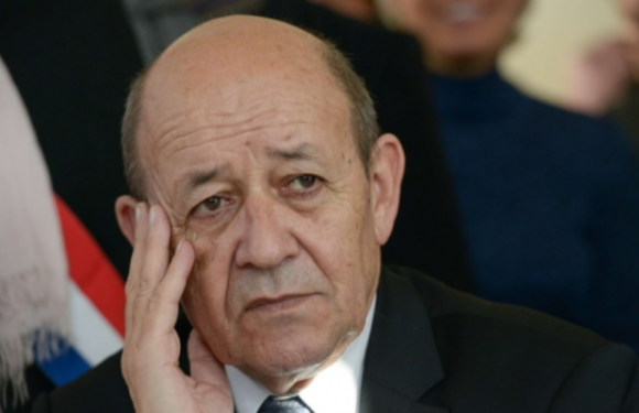 Comment un homme a escroqué 80 millions d’euros en se faisant passer pour Le Drian