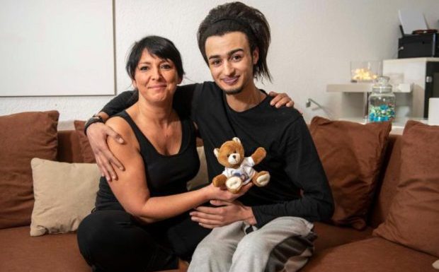 Allemagne : Mona coupe les ponts avec ses enfants pour se marier avec le jeune Hamza, clandestin tunisien, qui risque l’expulsion