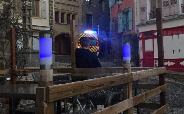 Le Puy-en-Velay (43) : déjà condamné une vingtaine de fois, un Congolais agresse à la hache un artisan et son fils