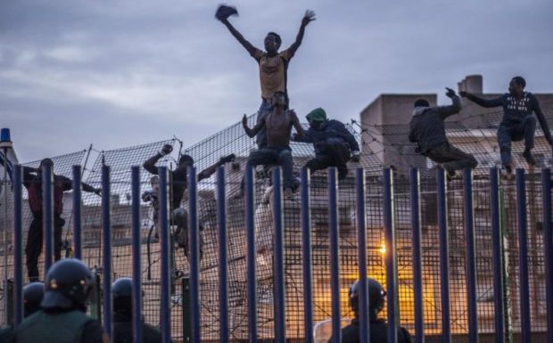 Migrants : l’Espagne va augmenter la hauteur des clôtures frontalières à Ceuta