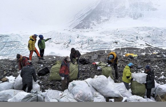 Everest: la Chine interdit aux touristes son camp de base au Tibet