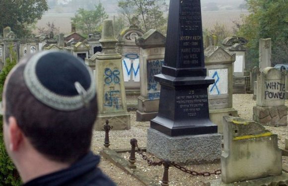 Des tags antisémites dans le cimetière d&rsquo;un village près de Lyon