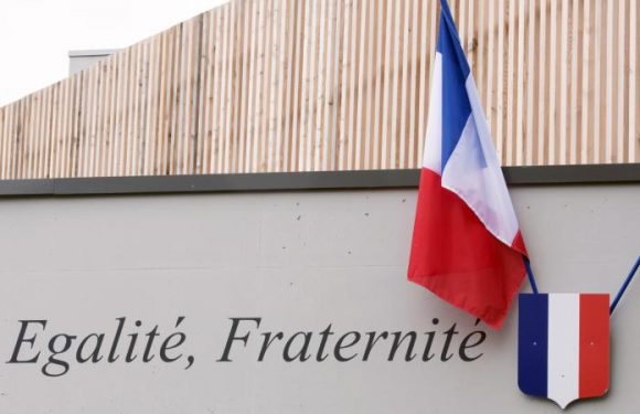 L&rsquo;Assemblée vote la mise en place de drapeaux français et européen dans les classe, de la maternelle au lycée