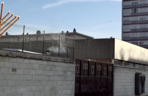 Sarcelles : deux adolescents tirent à la carabine à plomb devant une synagogue
