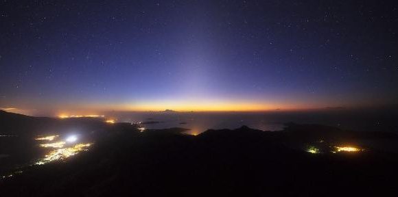 Mayotte : le bruit d&rsquo;une forte explosion était sans doute due à une météorite