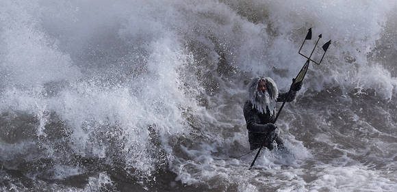 Quand les surfeurs s&rsquo;engouffrent sous le vortex polaire