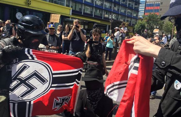 Texts show collusion between police and far-right extremists, Oregon official claims