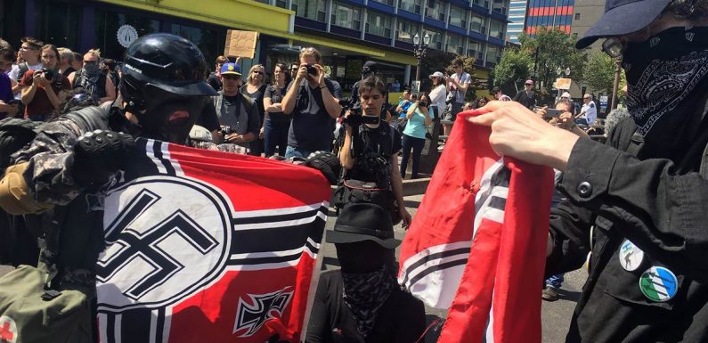 Texts show collusion between police and far-right extremists, Oregon official claims